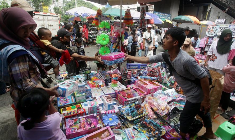 belanja mainan pasar gembrong